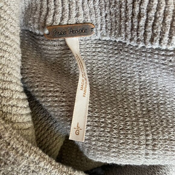 Free People Women's Large Light Grey Cowl Neck Cozy Pullover - Picture 6 of 6